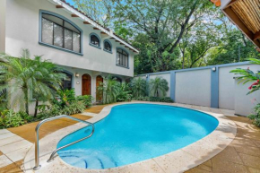 Spacious Condo Pool and BBQ